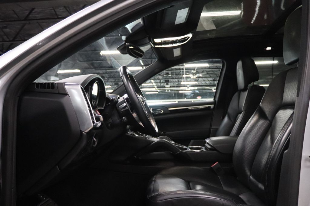 2017 Porsche Cayenne Image 10
