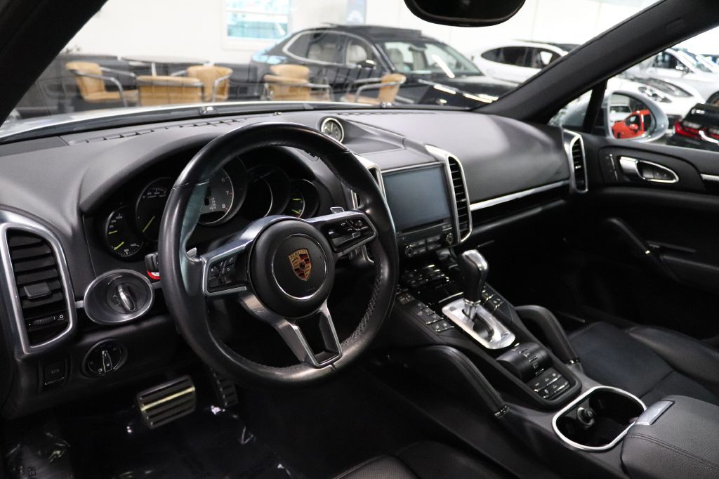2017 Porsche Cayenne Image 12
