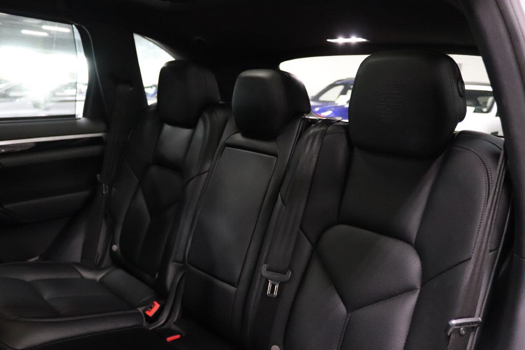 2017 Porsche Cayenne Image 15