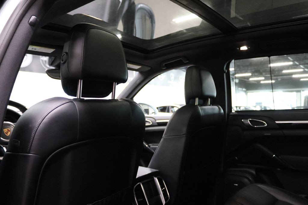 2017 Porsche Cayenne Image 16