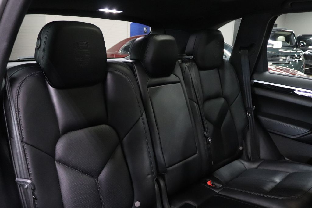 2017 Porsche Cayenne Image 20
