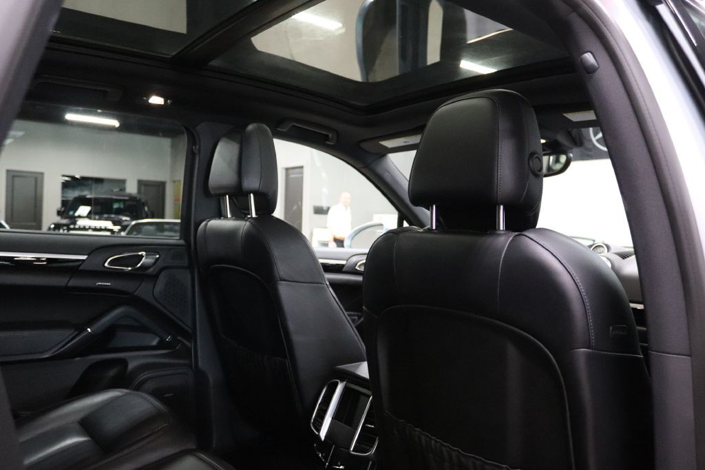 2017 Porsche Cayenne Image 21