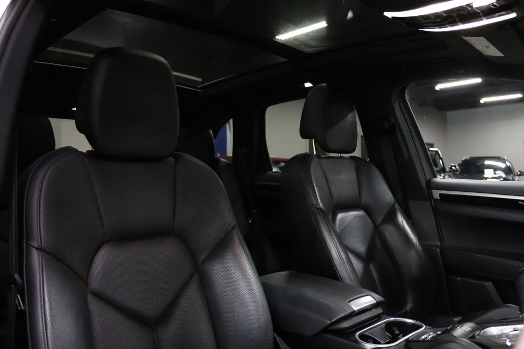 2017 Porsche Cayenne Image 24