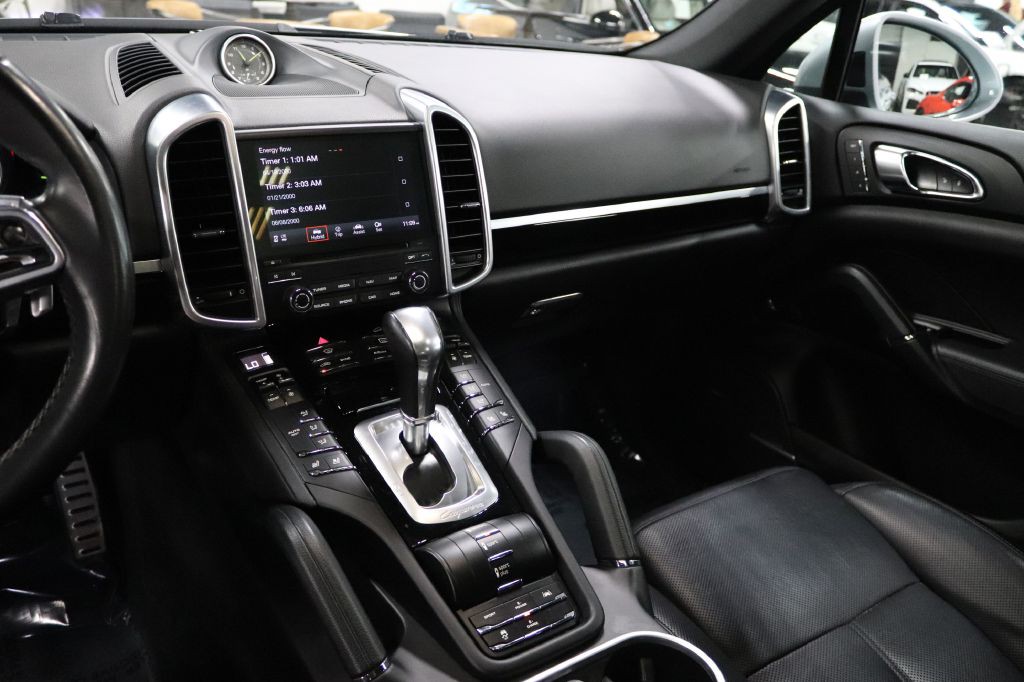 2017 Porsche Cayenne Image 30
