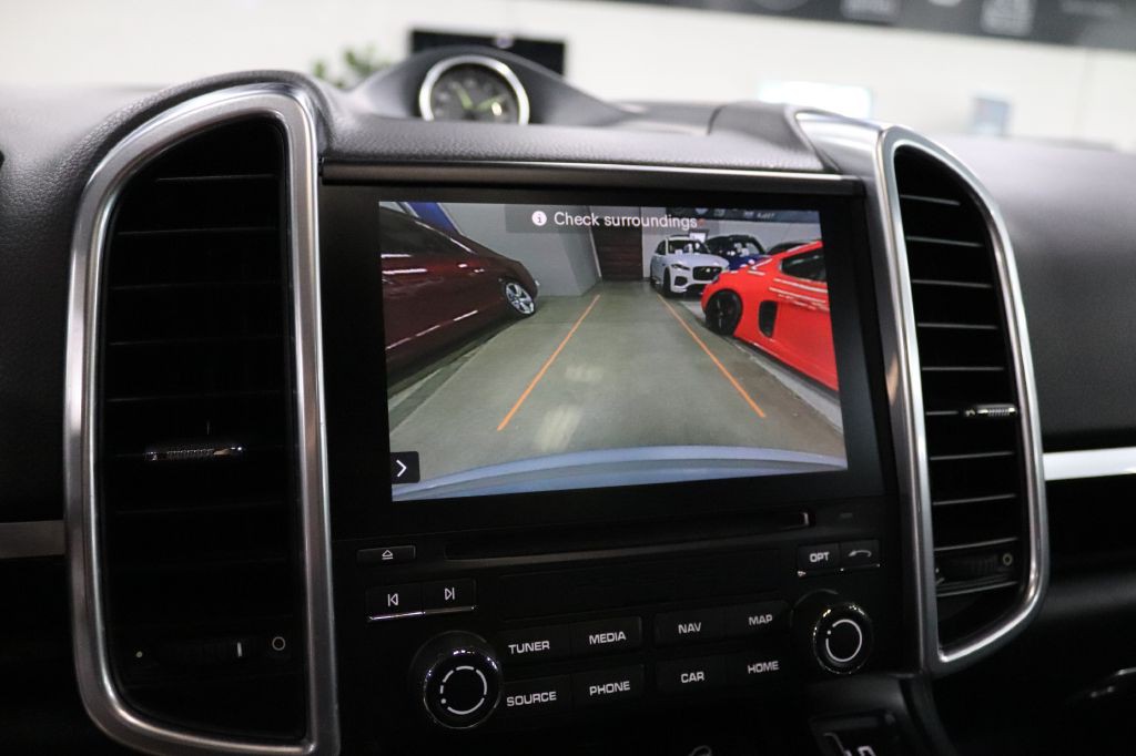 2017 Porsche Cayenne Image 34