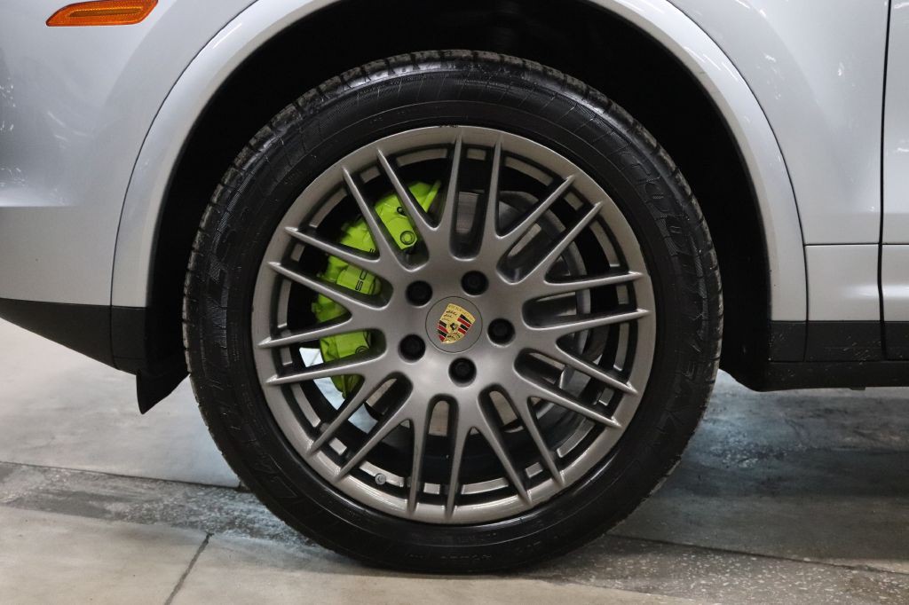 2017 Porsche Cayenne Image 37