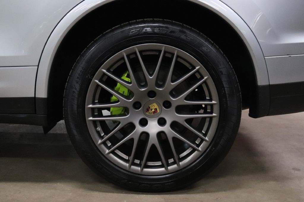 2017 Porsche Cayenne Image 38