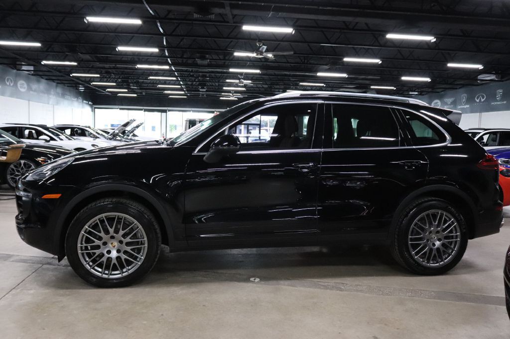 2016 Porsche Cayenne Image 2