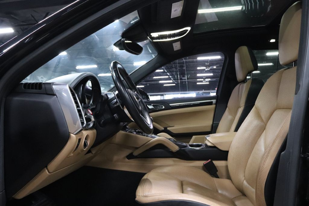 2016 Porsche Cayenne Image 10
