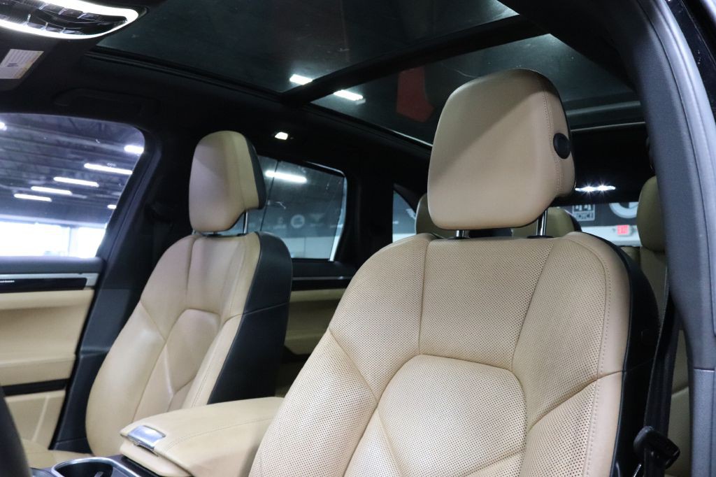 2016 Porsche Cayenne Image 11