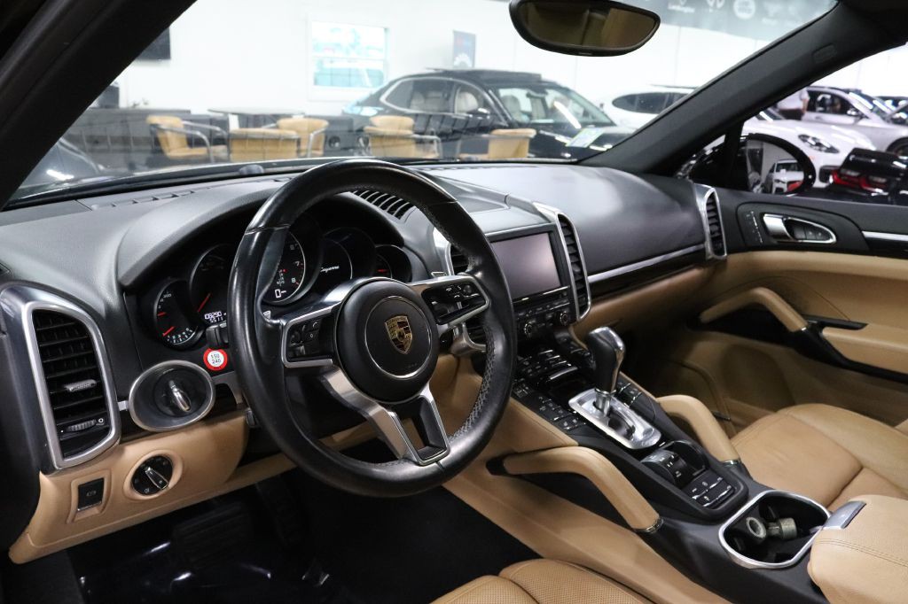 2016 Porsche Cayenne Image 12