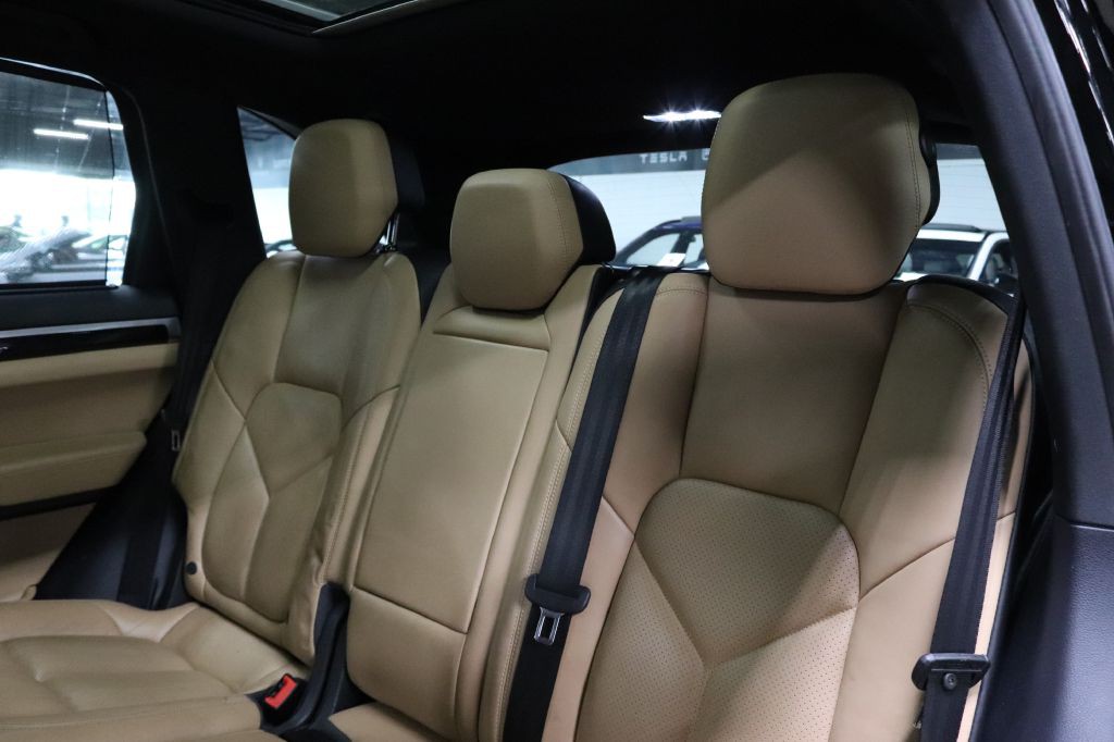 2016 Porsche Cayenne Image 15