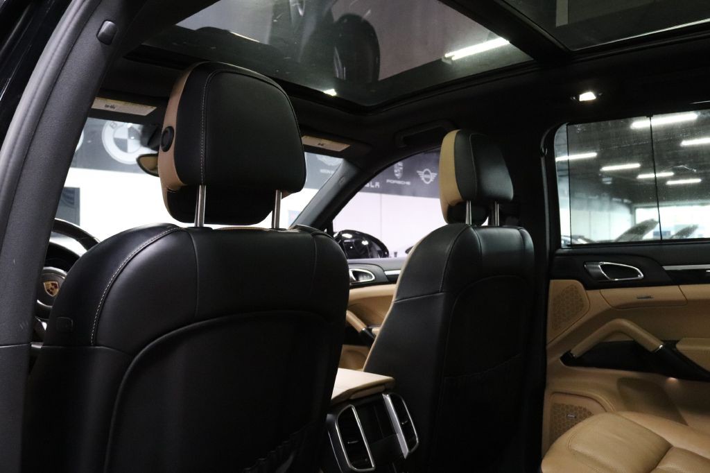 2016 Porsche Cayenne Image 16