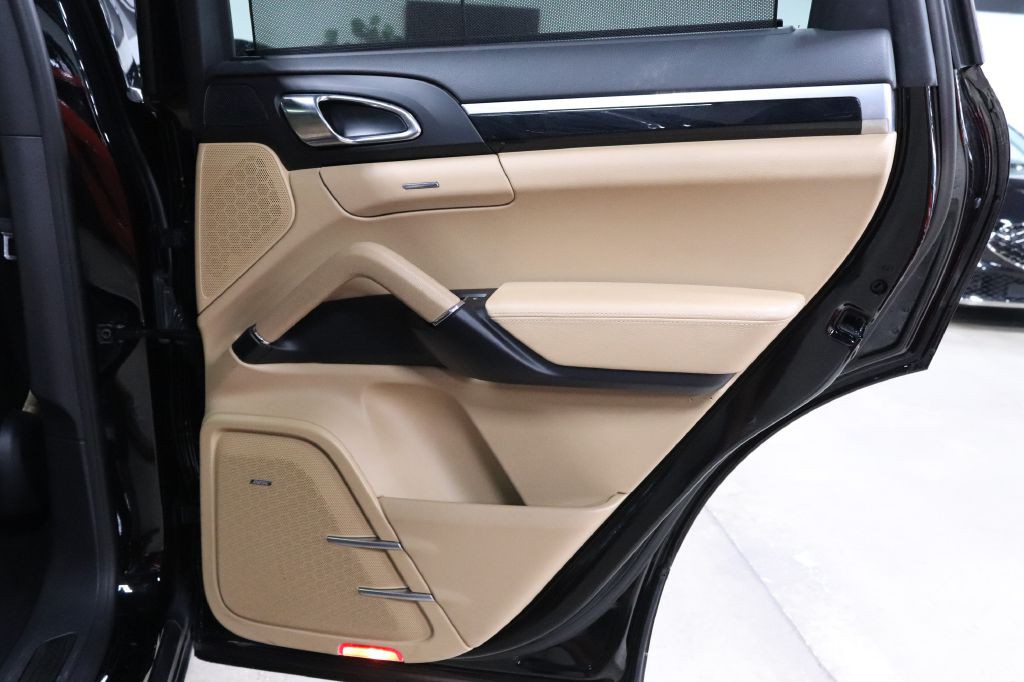 2016 Porsche Cayenne Image 18