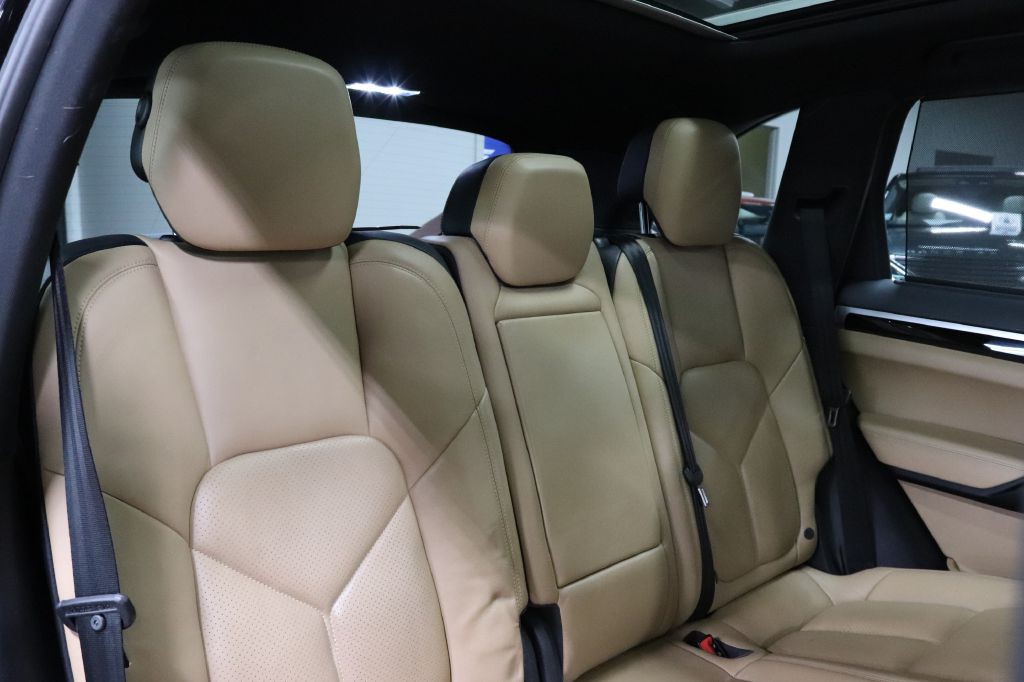 2016 Porsche Cayenne Image 20