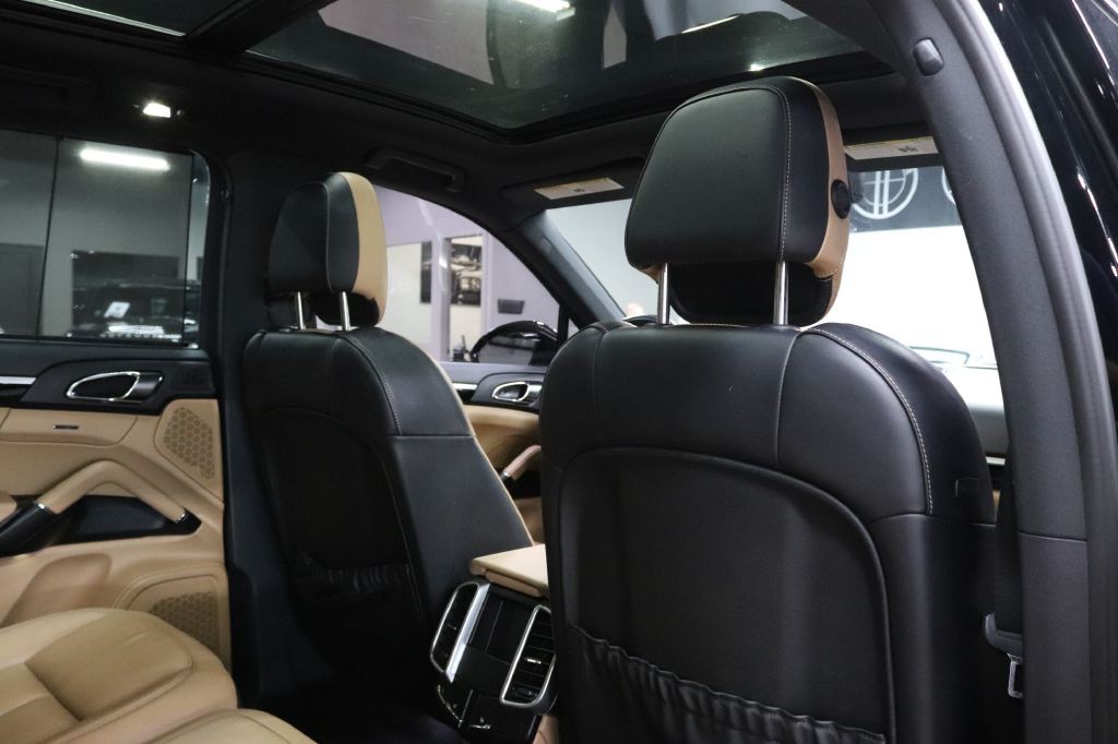 2016 Porsche Cayenne Image 21