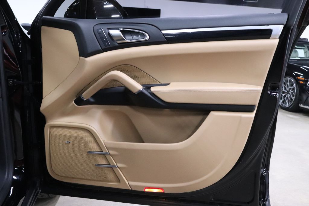 2016 Porsche Cayenne Image 22