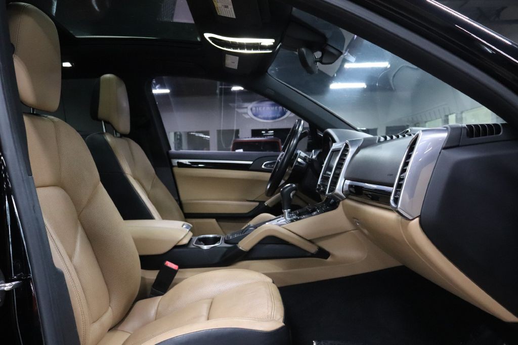 2016 Porsche Cayenne Image 23