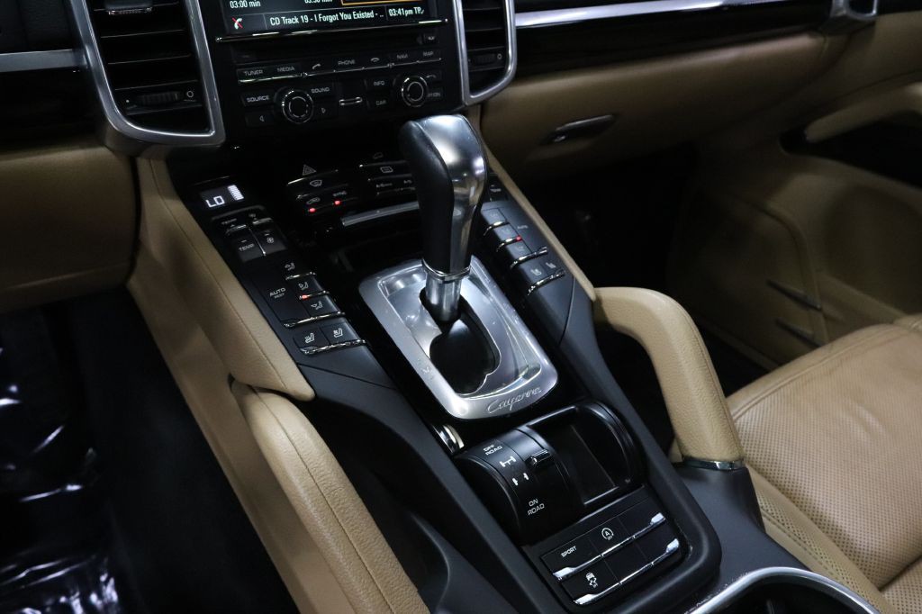 2016 Porsche Cayenne Image 31