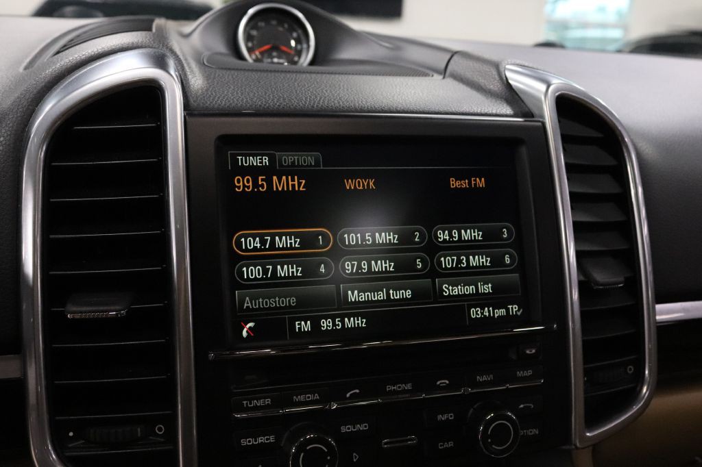 2016 Porsche Cayenne Image 32