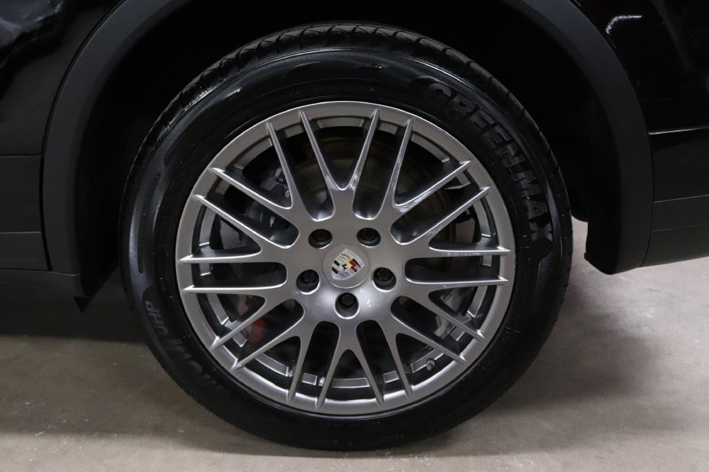 2016 Porsche Cayenne Image 38