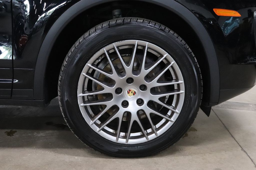 2016 Porsche Cayenne Image 40
