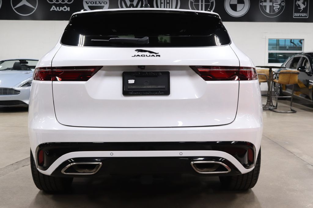 2024 Jaguar F-PACE Image 4
