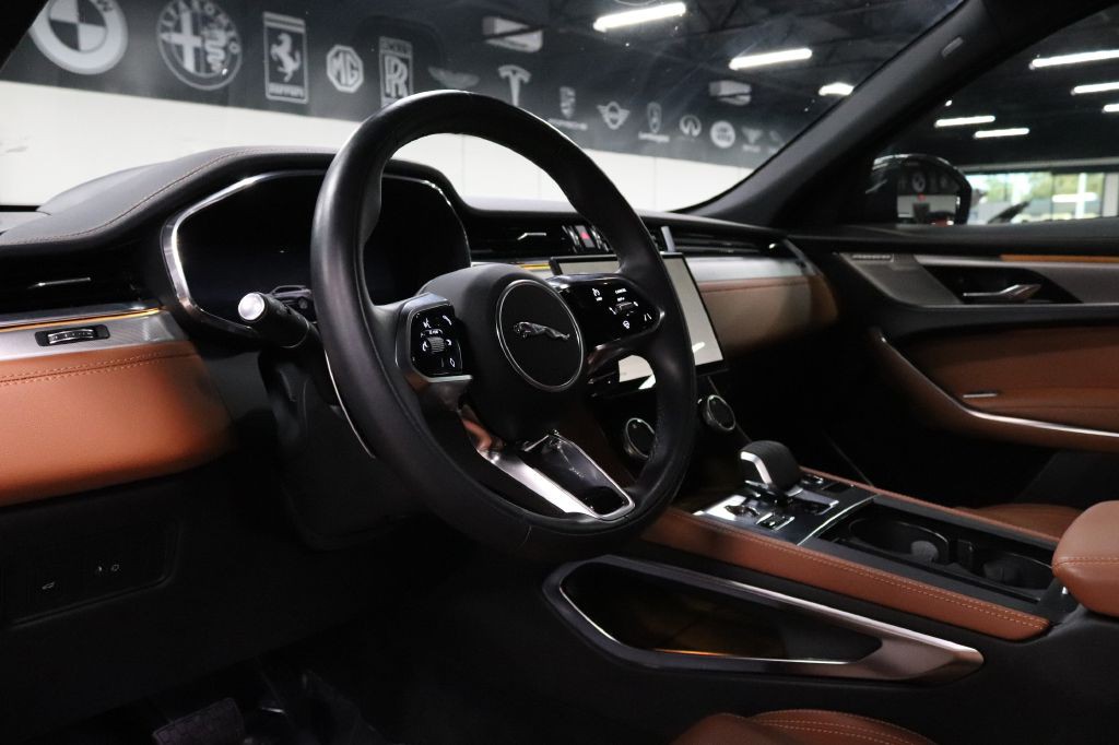2024 Jaguar F-PACE Image 10
