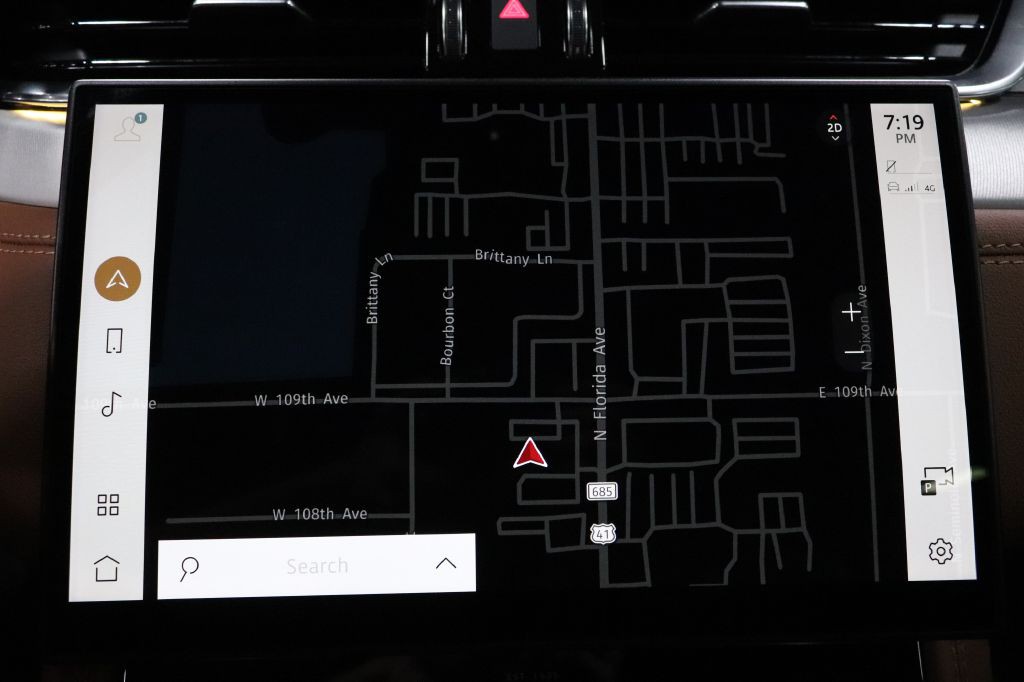 2024 Jaguar F-PACE Image 15