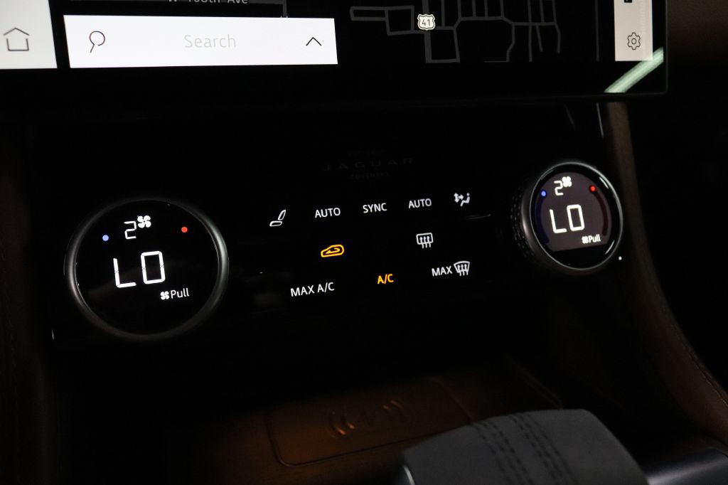 2024 Jaguar F-PACE Image 17