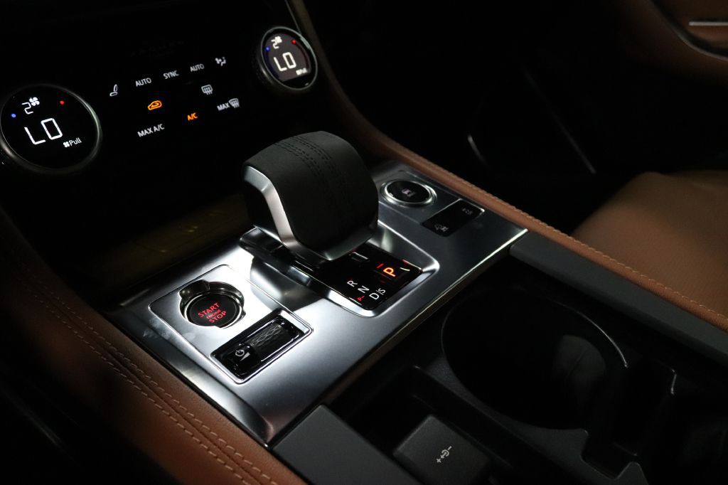 2024 Jaguar F-PACE Image 18