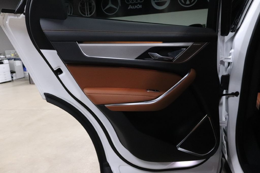 2024 Jaguar F-PACE Image 21