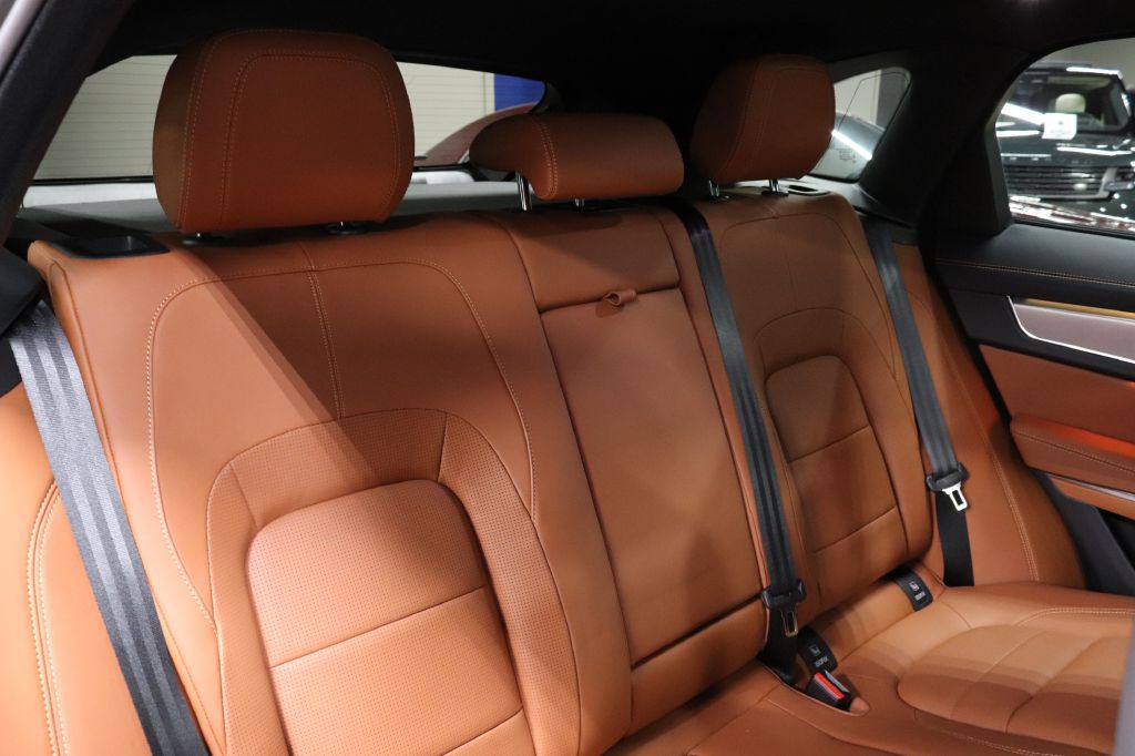 2024 Jaguar F-PACE Image 28