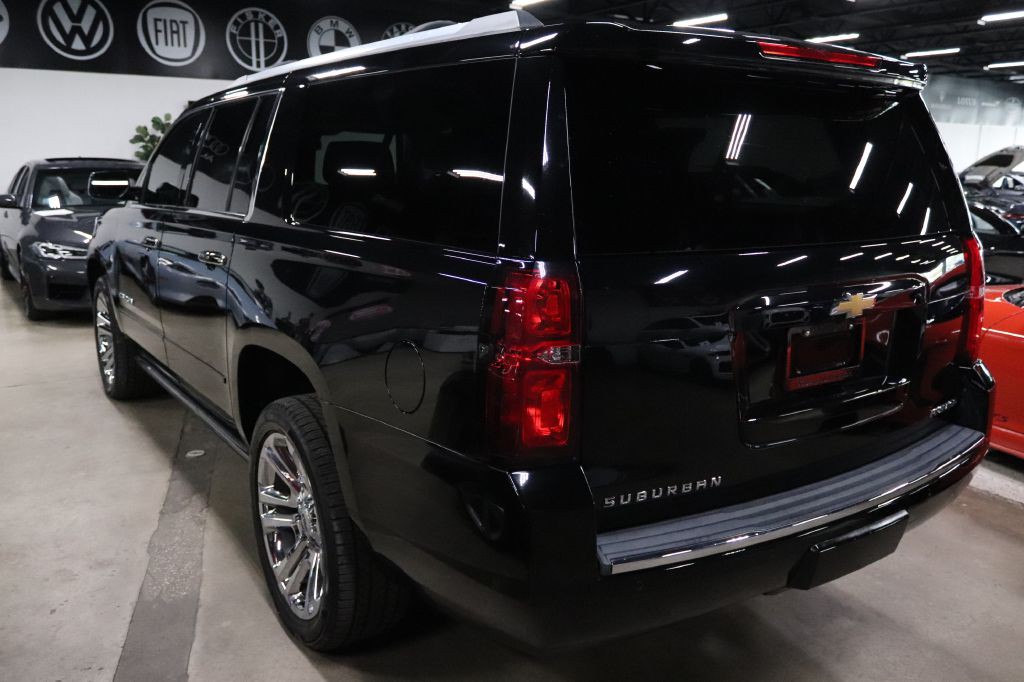 2020 Chevrolet Suburban Image 2