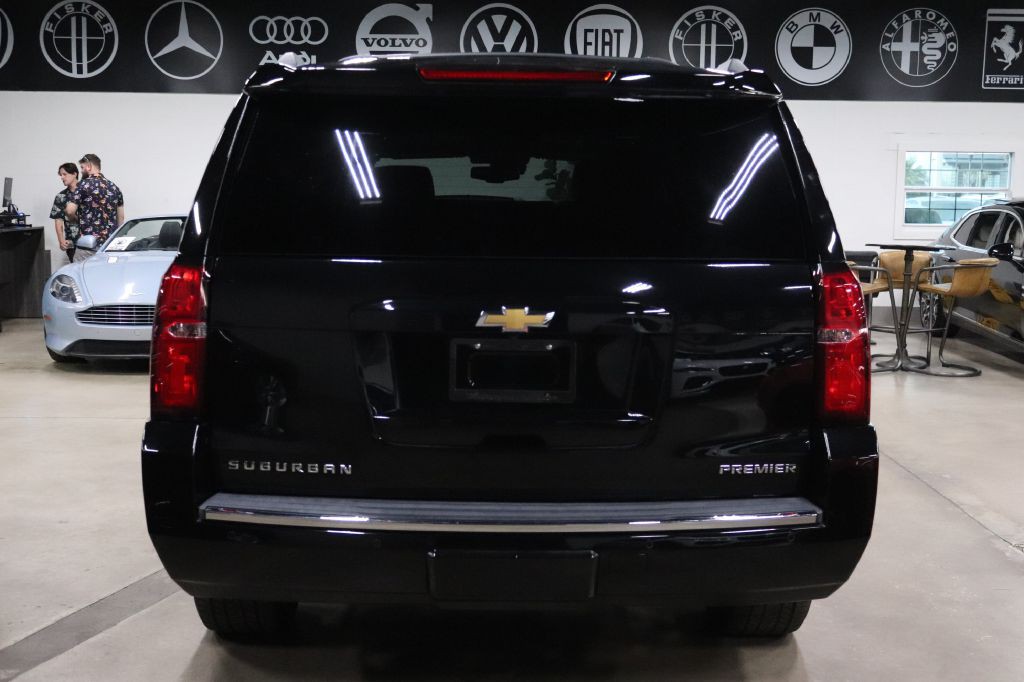 2020 Chevrolet Suburban Image 3