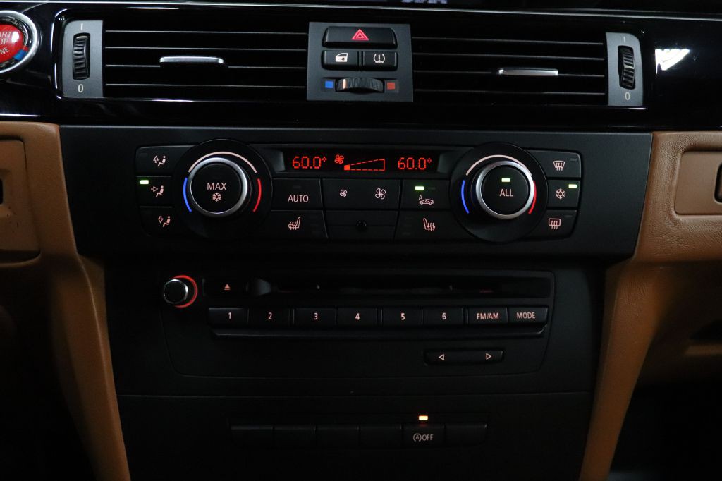 2012 BMW M3 Image 25