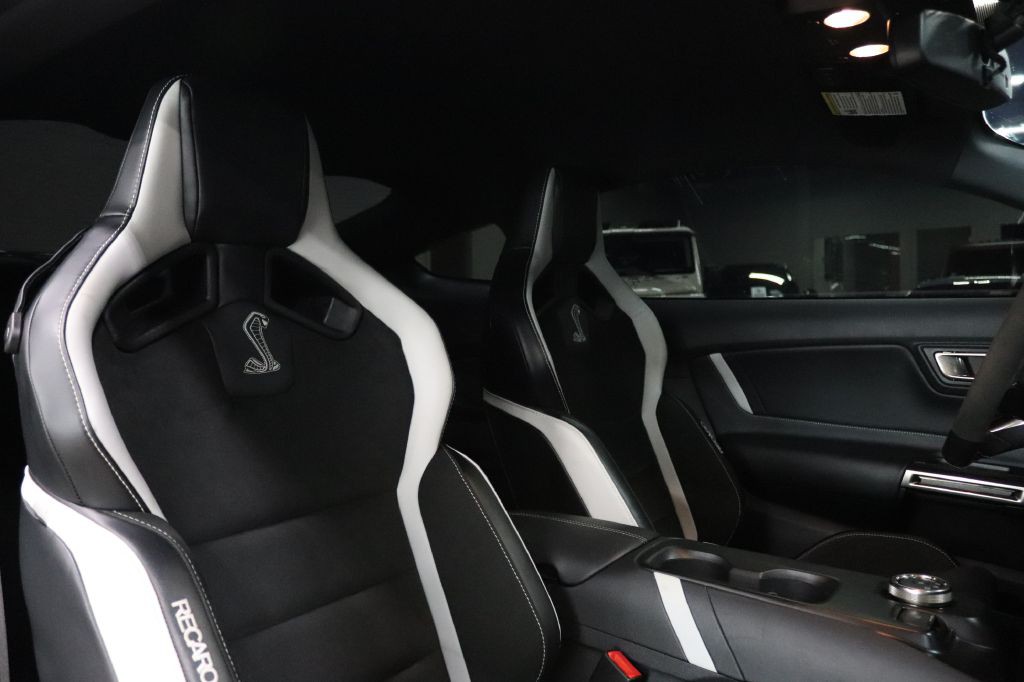 2021 Ford Mustang Image 17