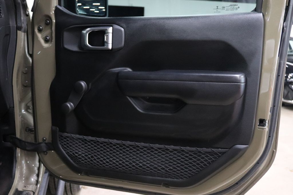 2020 Jeep Gladiator Image 21
