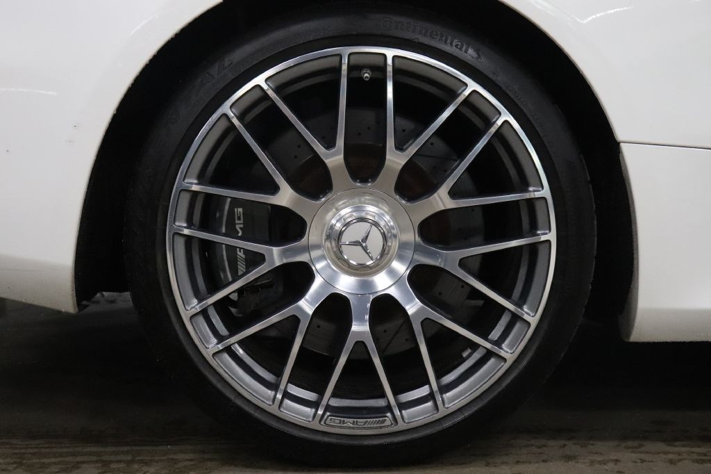 2017 Mercedes-Benz C-Class Image 40