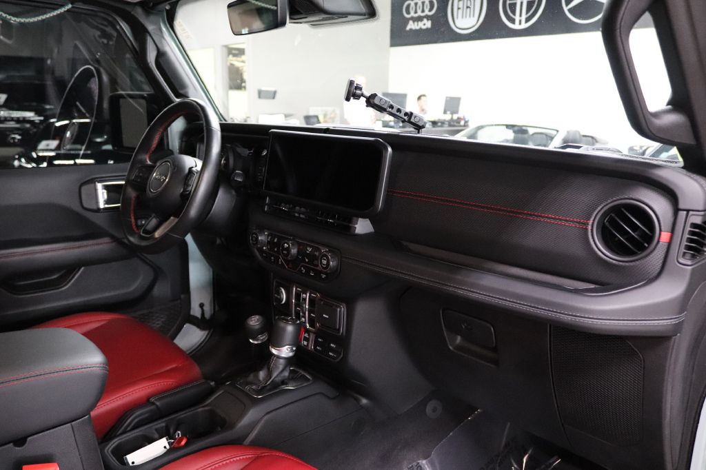 2024 Jeep Wrangler Image 25