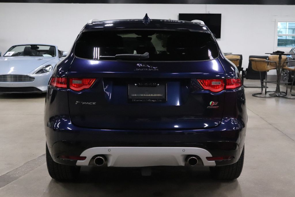 2019 Jaguar F-PACE Image 4