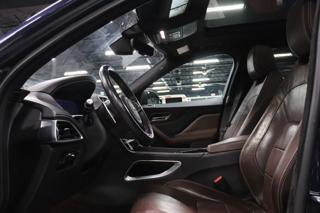 2019 Jaguar F-PACE Image 10