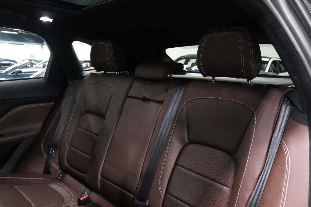 2019 Jaguar F-PACE Image 15