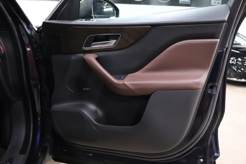 2019 Jaguar F-PACE Image 22