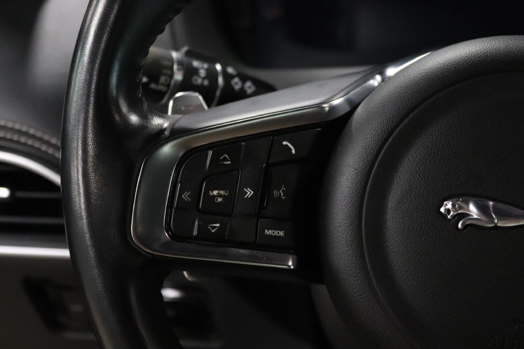 2019 Jaguar F-PACE Image 28
