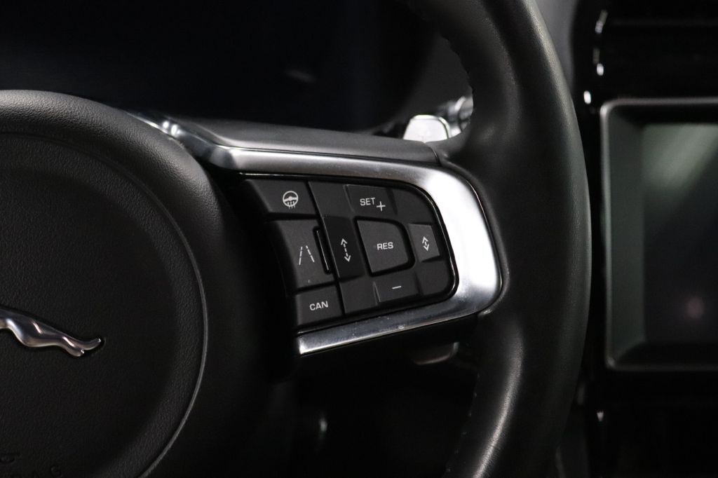 2019 Jaguar F-PACE Image 29