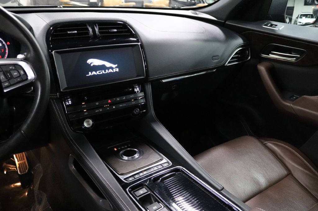 2019 Jaguar F-PACE Image 30