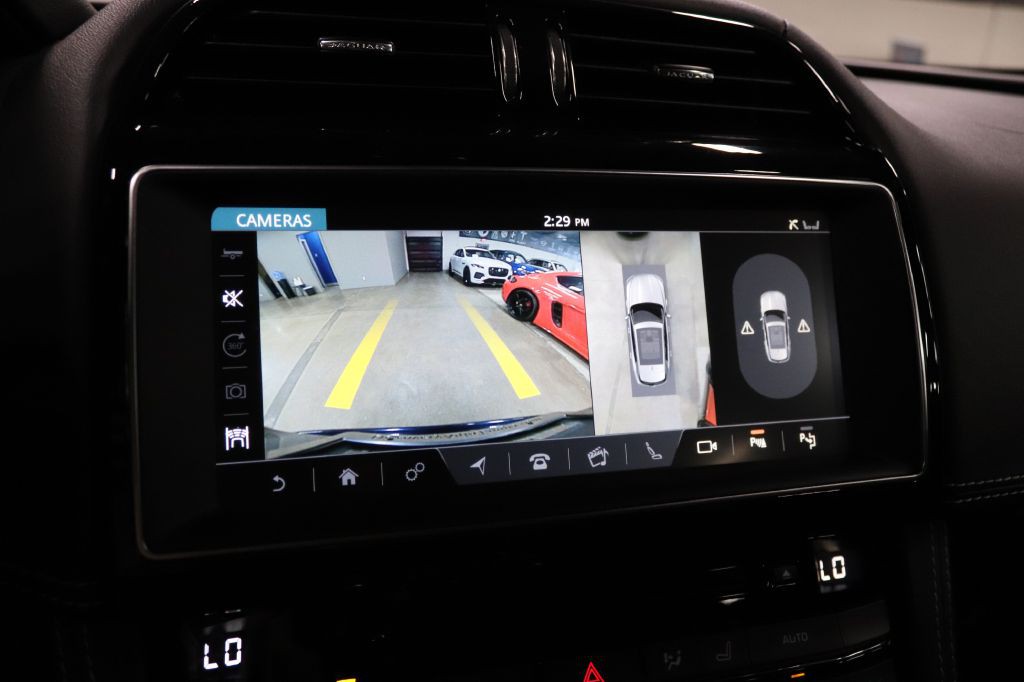 2019 Jaguar F-PACE Image 33