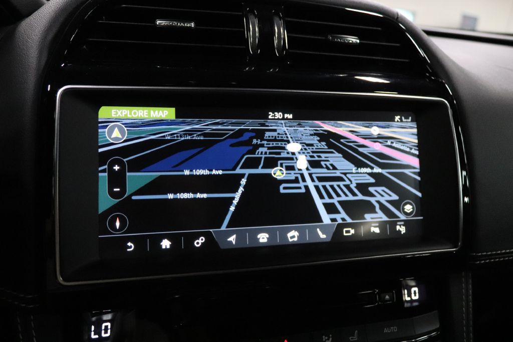 2019 Jaguar F-PACE Image 34