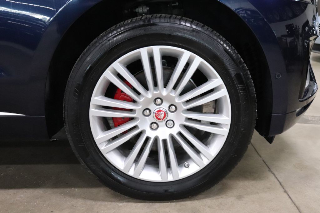 2019 Jaguar F-PACE Image 40